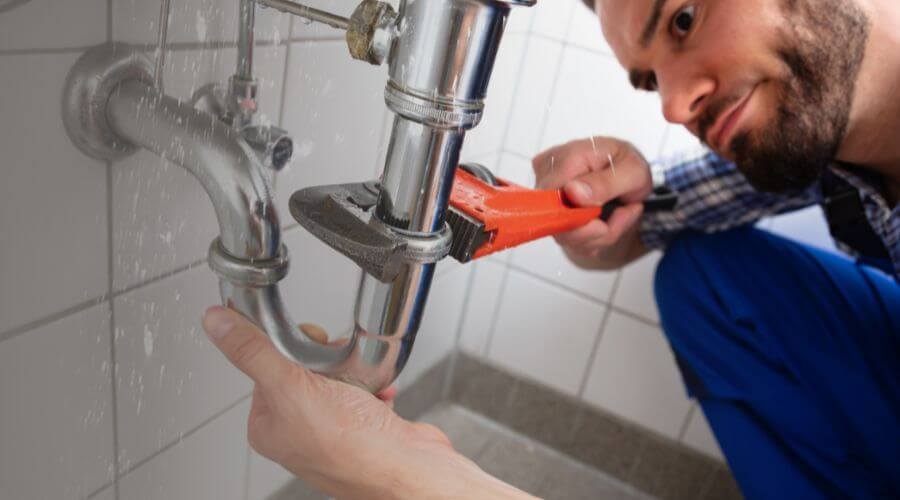 Professional clogged toilet repair services in Ponce De Leon, MO